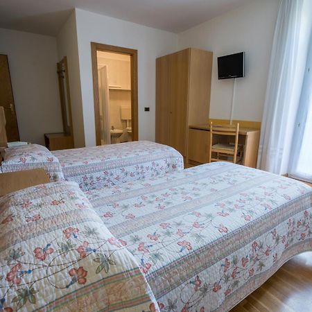 Hotel Garni Castel Ferari Tuenno Camera foto