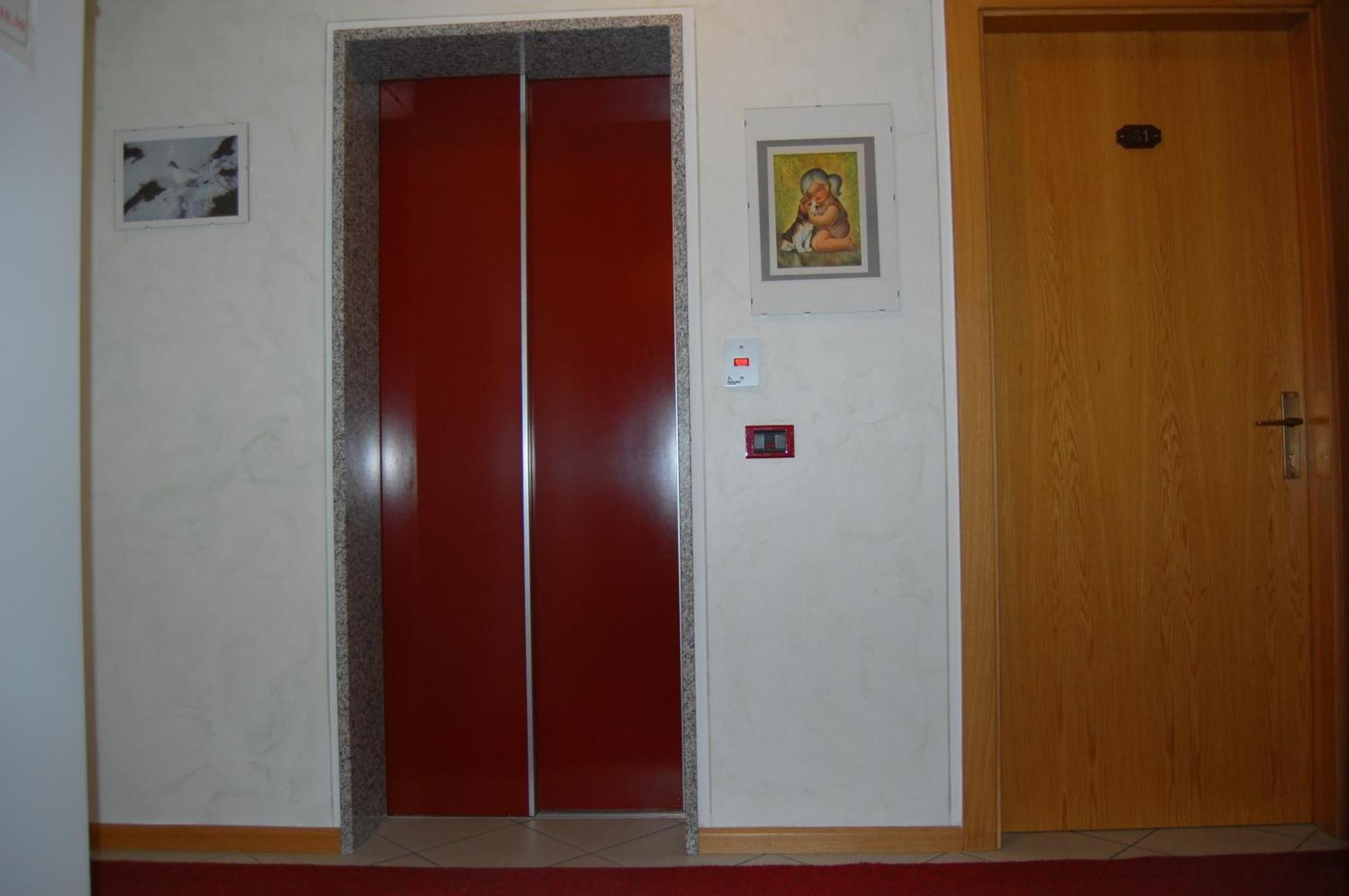 Hotel Garni Castel Ferari Tuenno Esterno foto