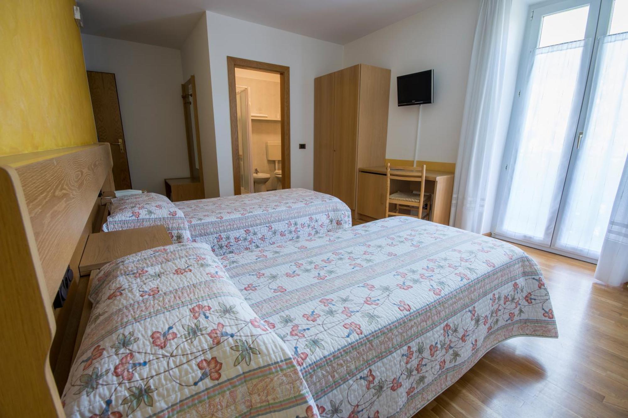 Hotel Garni Castel Ferari Tuenno Camera foto