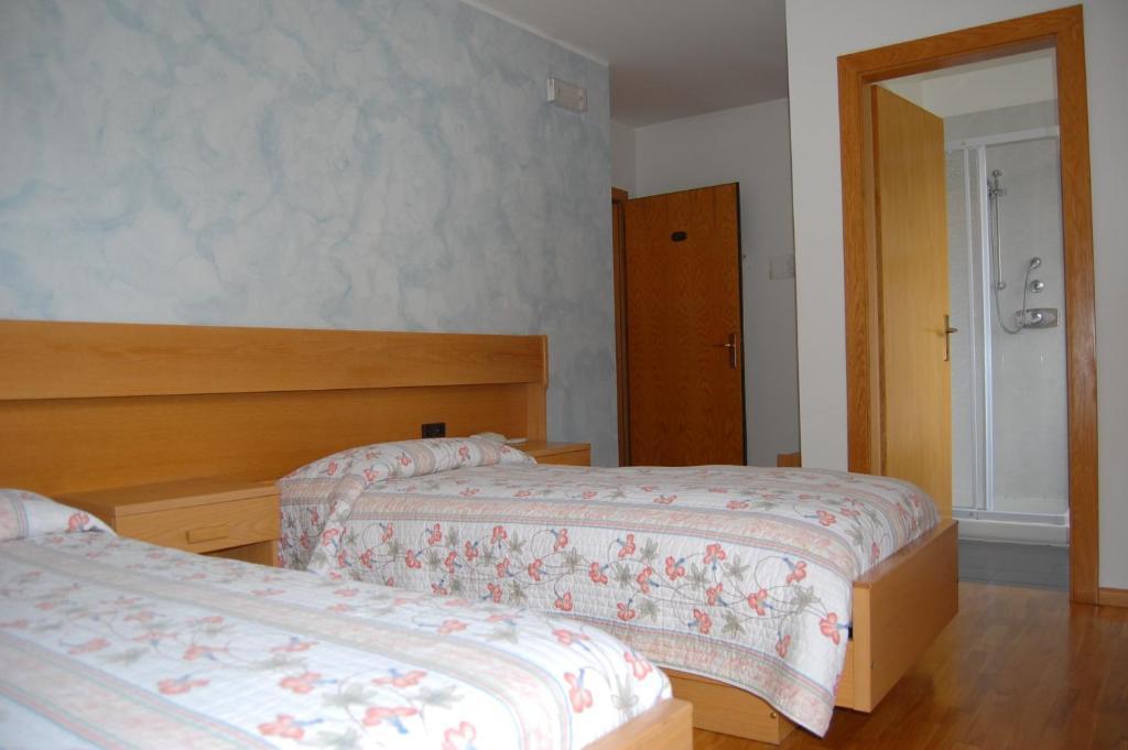 Hotel Garni Castel Ferari Tuenno Esterno foto