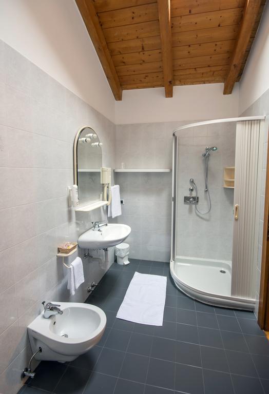 Hotel Garni Castel Ferari Tuenno Esterno foto