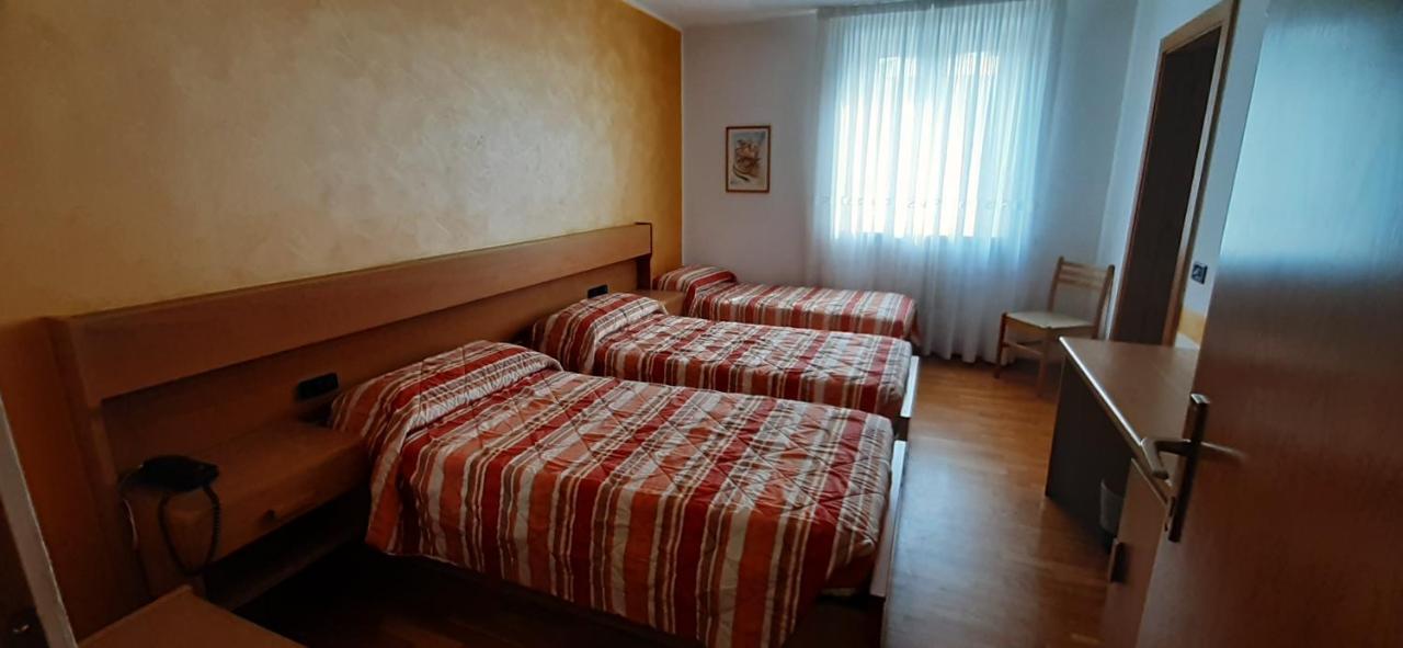 Hotel Garni Castel Ferari Tuenno Esterno foto